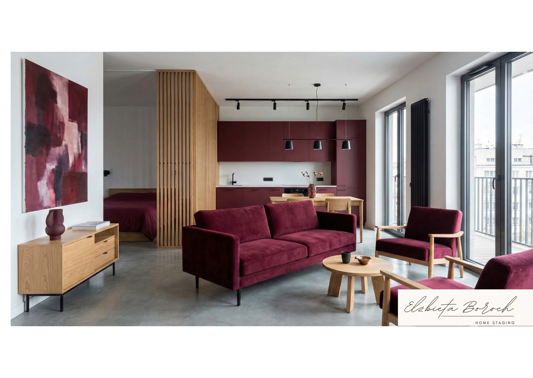 Salon z bordową sofą